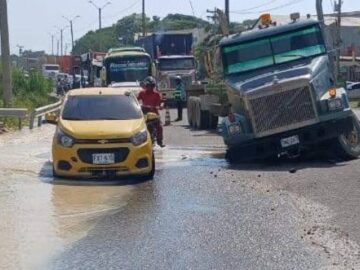 Tuberia de gas cerca de la de agua potable averiada