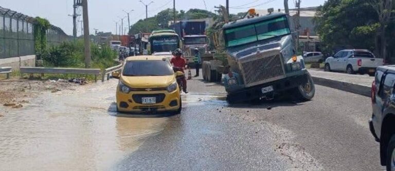 Tuberia de gas cerca de la de agua potable averiada
