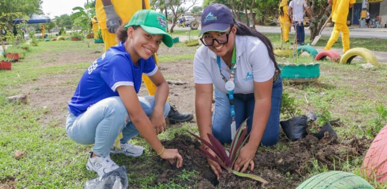 Aguas de Cartagena impulsa una jornada de integracion y siembra
