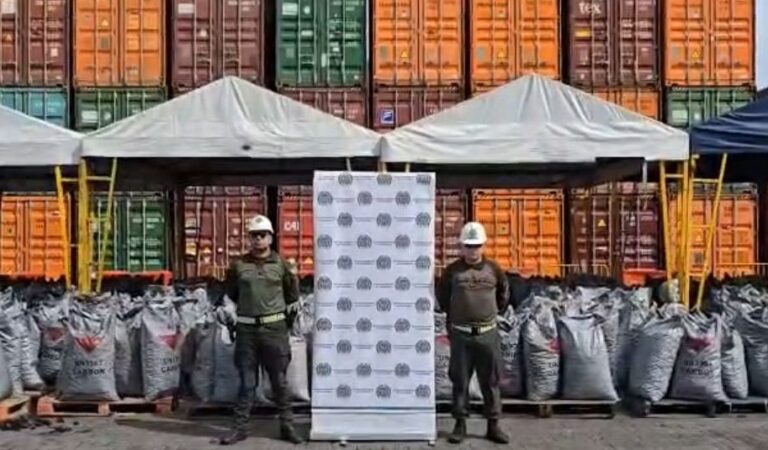 Descubren 743 kilos de cocaína del Clan del Golfo en carbón con destino a España. Descubren 743 kilos de cocaína del Clan del Golfo en carbón con destino a España.