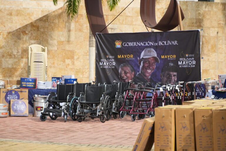 Distribuyen dotacion a centros de vida en localidades del sur