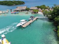 Entrega del embarcadero en Cholon por el Alcalde Turbay