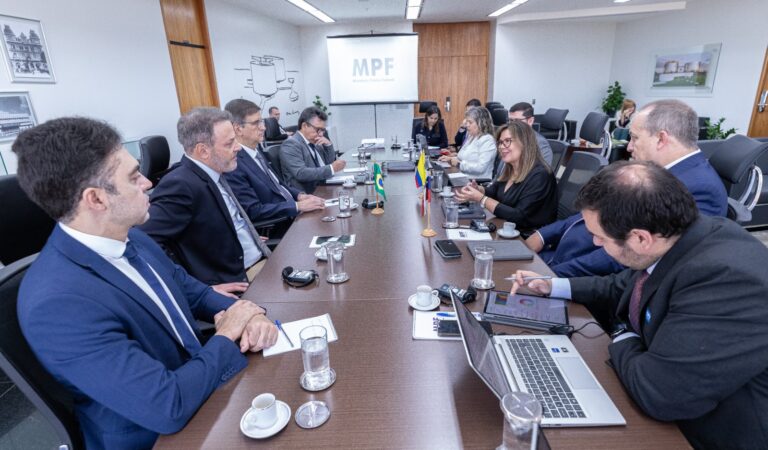 Fiscales de Colombia, Brasil y Chile establecen un cuerpo conjunto de investigación contra el crimen transnacional. Fiscales de Colombia, Brasil y Chile establecen un cuerpo conjunto de investigación contra el crimen transnacional.