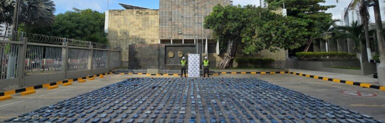 Incautan 1015 kilogramos de cocaina dentro de una maquina separadora