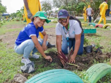 Jovenes de la zona suroriental participan en una jornada ecologica