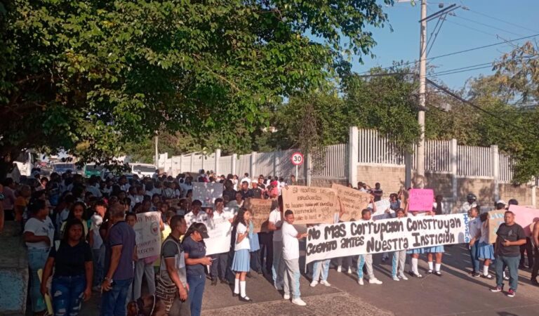 Juez detiene las obras de rehabilitación integral en instituciones educativas de Cartagena hasta que se defina el lugar donde recibirán clases los estudiantes. Juez detiene las obras de rehabilitación integral en instituciones educativas de Cartagena hasta que se defina el lugar donde recibirán clases los estudiantes.