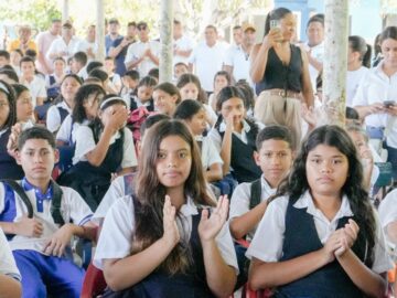 La Institucion Educativa Hector Manuel Vides Ballesteros de Regidor se
