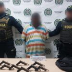 Lo detienen con ocho armas de fuego en una mochila