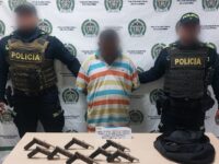 Lo detienen con ocho armas de fuego en una mochila