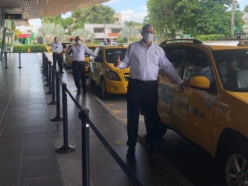 Turistas pueden ahora pagar con datafono por el servicio de