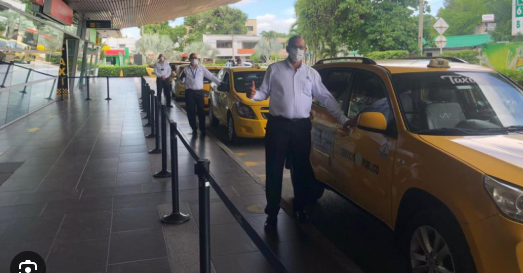 Turistas pueden ahora pagar con datafono por el servicio de