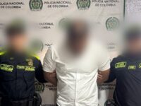 Abogado intenta satisfacer a su cliente al intentar introducir drogas