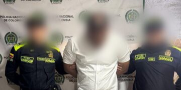 Abogado intenta satisfacer a su cliente al intentar introducir drogas