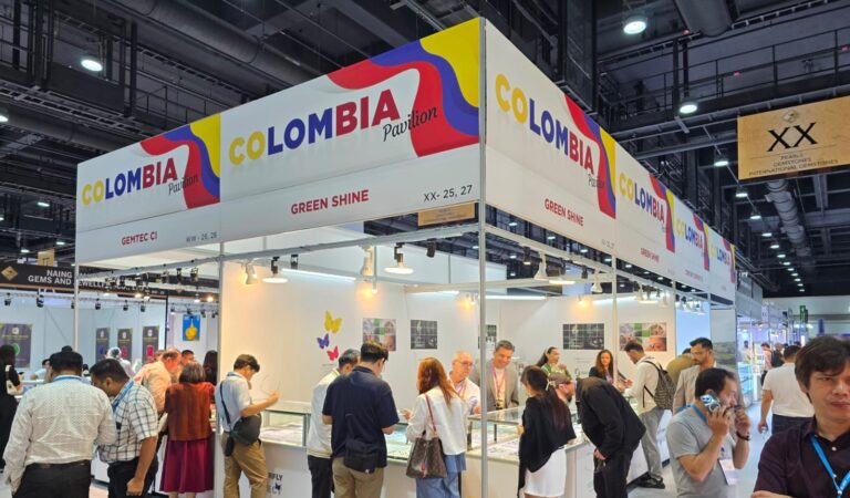 Colombia brilla en Asia con sus esmeraldas en las ferias más relevantes del mundo. Colombia brilla en Asia con sus esmeraldas en las ferias más relevantes del mundo.