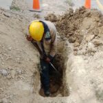 Descubren conexion ilicita de agua potable en una obra en
