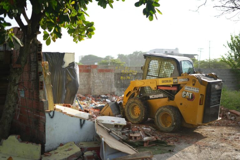 Restituyen terrenos ocupados ilegalmente en el sector El Papayal de