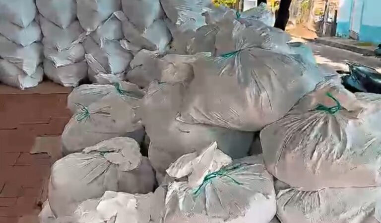 Se entregan ayudas humanitarias a familias desplazadas en Arenal del Sur, Bolívar