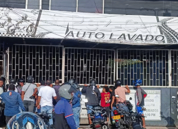 Venezolano muerto y otro herido dentro de un vehiculo en