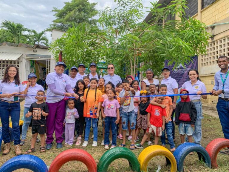 Aguas de Cartagena revitaliza area infantil en el barrio Nelson