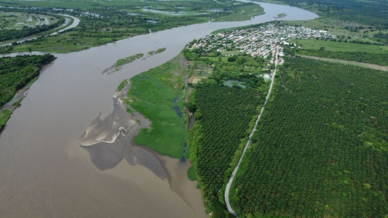 Avance en las obras de proteccion en la carretera Rio