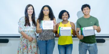 Beneficiarios de las Becas Pro Excelencia 2025 de Surtigas dan