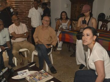 Estoy lista para que me ayuden con las maletas y