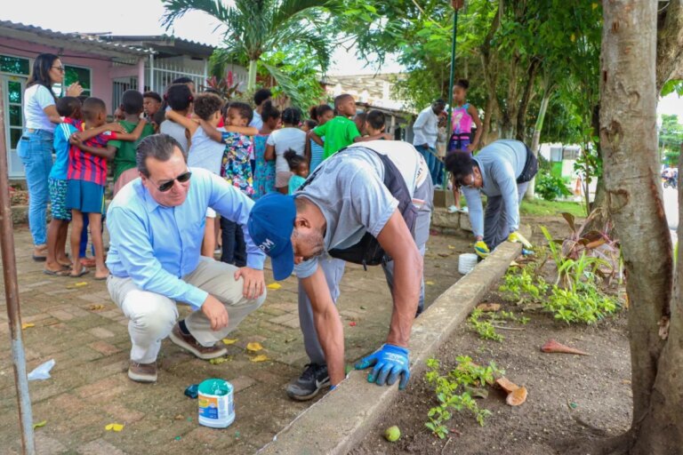 Gracias al apoyo de Aguas de Cartagena ninos en La