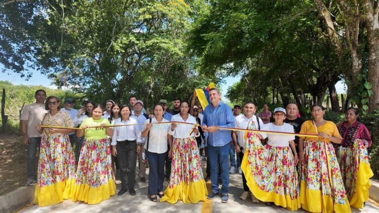 Inauguracion de la via que une el corregimiento de La