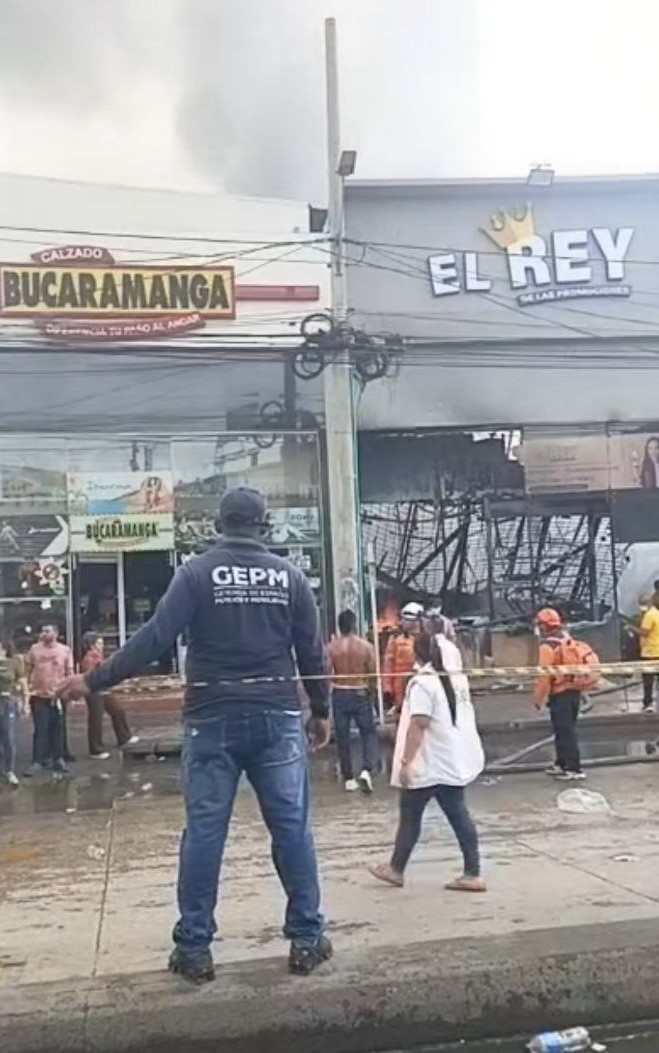 Se investigan las causas del incendio que devasto un local