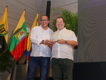 UniCartagena otorga reconocimiento a Aguas de Cartagena por sus 30
