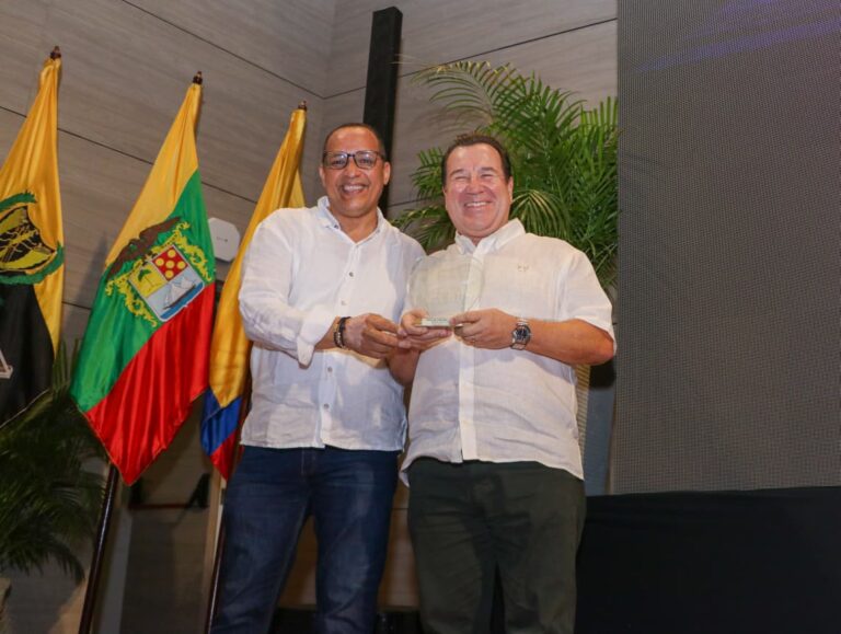 UniCartagena otorga reconocimiento a Aguas de Cartagena por sus 30