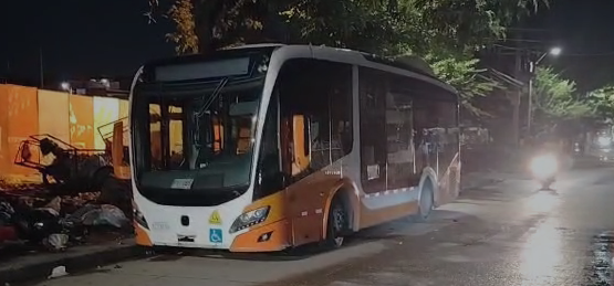 ¡Increible Conductores de Transcaribe deben pasar la noche en los