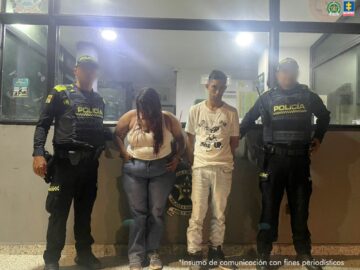 Cuatro personas incluyendo una mujer acusadas de participar en varios