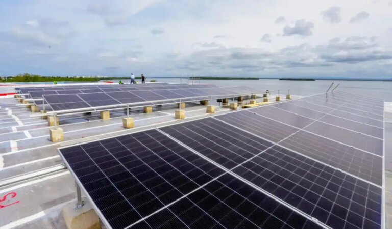En el colegio público de Cartagena se lleva a cabo la instalación de un sistema de energía solar