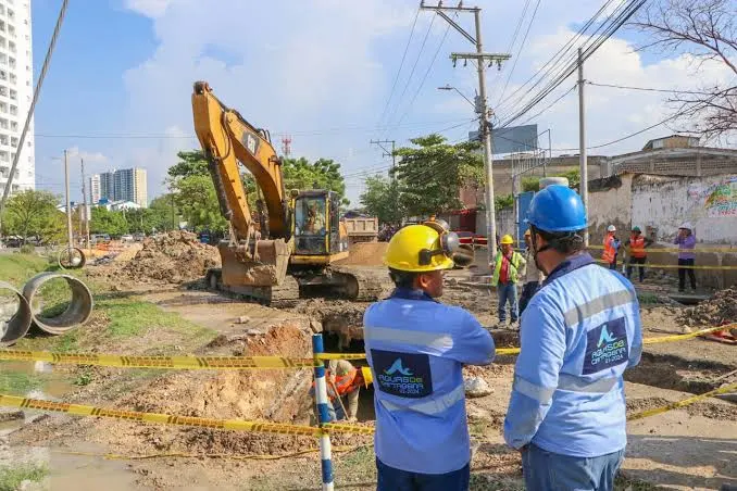 Fuga en la tuberia del sistema de acueducto deja sin