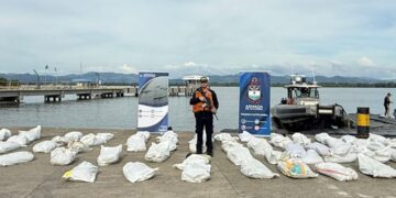 La Armada de Colombia decomisa 35 toneladas de cemento en.5 TONELADAS DE CEMENTO EN EL GOLFO DE URABA 3 e1764305299147