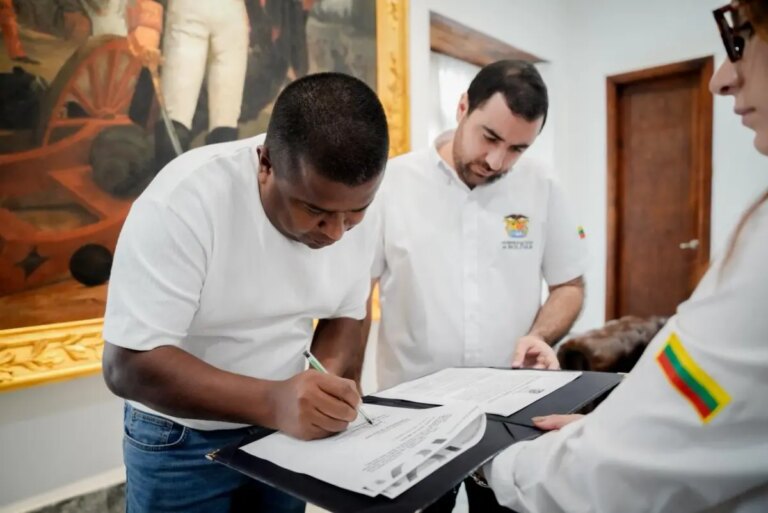 Realizacion de una cancha multiple en Loma de Arena Santa Catalina