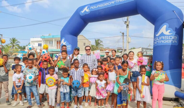 Aguas de Cartagena comparte la magia de la Navidad con diversas comunidades de la ciudad.