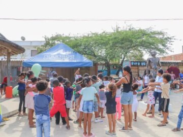 Comedor escultura y aguinaldos regalos de Aguas de Cartagena a