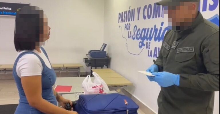 Detenida mula del narcotrafico en el aeropuerto con cocaina mientras
