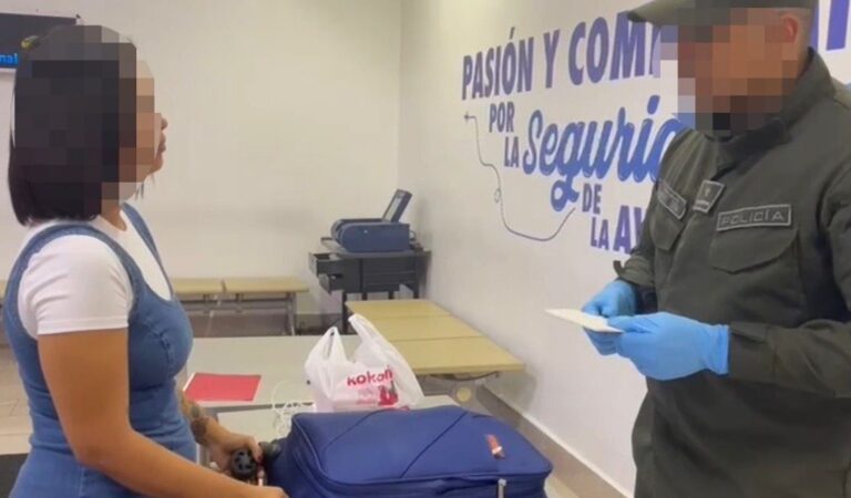 Detenida mula del narcotráfico en el aeropuerto con cocaína, mientras intentaba tomar un vuelo a Ámsterdam.