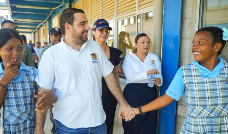 En San Estanislao de Kostka, el gobernador de Bolívar inauguró el Megacolegio número 10 de su gestión.