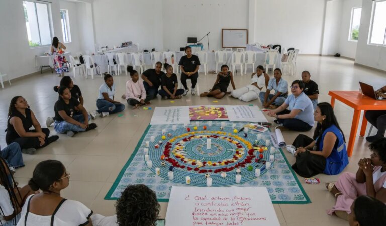 Forman en derechos humanos a lideresas en Bolívar