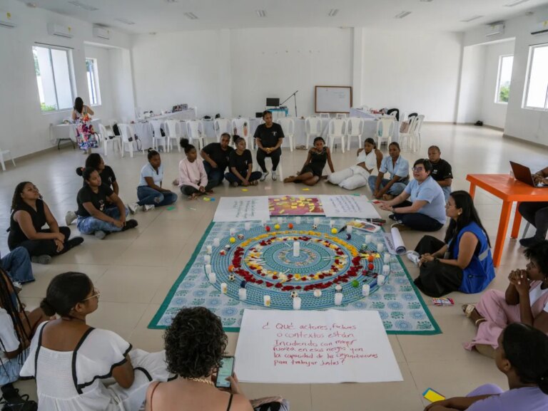 Forman en derechos humanos a lideresas en Bolivar