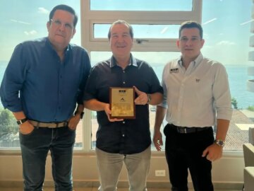 Gremio de la construccion en Bolivar otorga reconocimiento a la