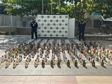 Incautacion de licor y cigarrillos de contrabando por parte de