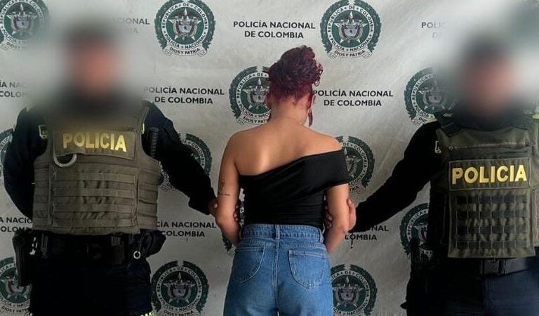 Mujer con casa por cárcel en el Carmen de Bolívar se desplaza libremente portando brazalete del INPEC.