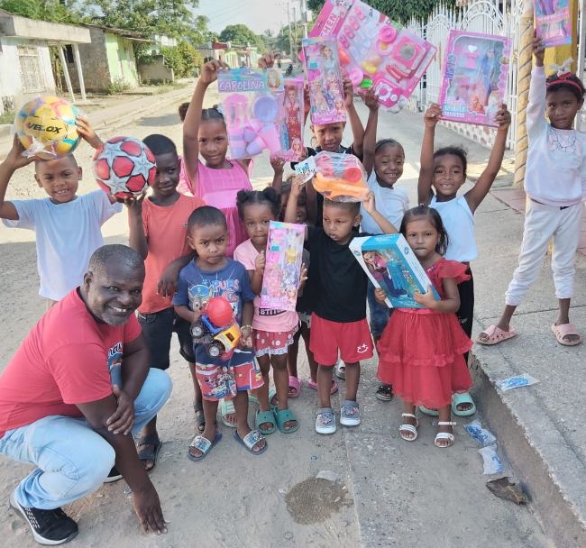 Ninos de San Pablo corregimiento de Marialabaja viven una feliz
