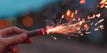 Prohibicion de la polvora en Ano Nuevo advertencia de las