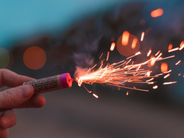 Prohibicion de la polvora en Ano Nuevo advertencia de las